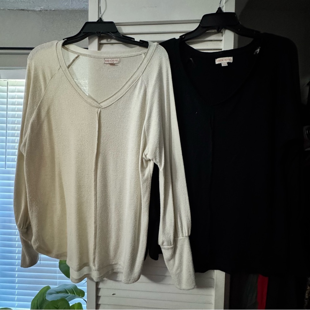 Knox Rose Women's V Neck Sweaters - Black and Cream